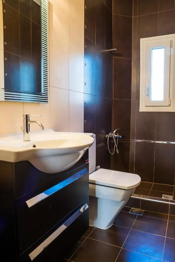 Luxury Villa With Great Views Near Thessaloniki Airport اليونان